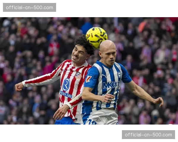 比赛因球迷冲入场内中断五分钟，瓦伦西亚对阵塞尔塔被迫暂停