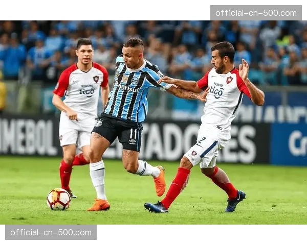 角旗杆被踢全过程：水晶宫对阵纽卡斯尔比赛中的意外插曲